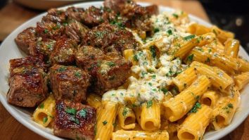 Cheesy Garlic Butter Steak with Rigatoni in Four-Cheese Sauce
