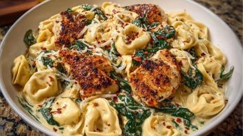 Creamy Chicken Tortellini with Spinach and Garlic Parmesan Cheese