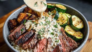 Grilled-Steak-Bowl-with-Creamy-Sauce-Grilled-Zucchini