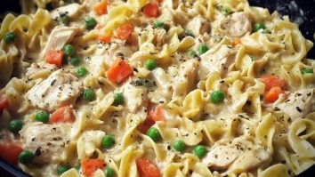 Chicken Pot Pie Noodle Skillet Recipe