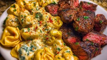 Garlic-Steak-Cheese-Filled-Tortellini-Skillet.