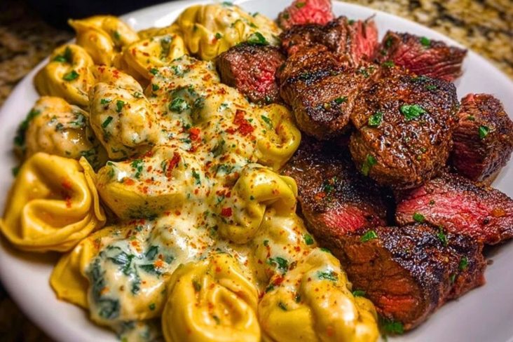 Garlic-Steak-Cheese-Filled-Tortellini-Skillet.