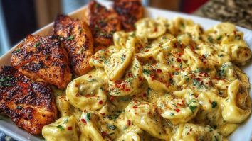 Spicy Garlic Chicken Tortellini in Cheesy Alfredo Cream