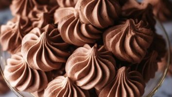 Chocolate Meringue Cookies