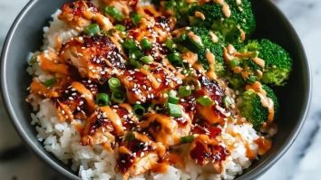 Delicious Sticky Chicken Rice Bowls