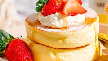 Jiggly Japanese Soufflé Pancakes