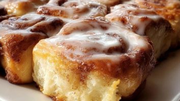 Easy Bisquick Cinnamon Rolls