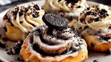 Oreo Stuffed Cinnamon Rolls