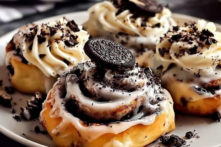 Oreo Stuffed Cinnamon Rolls